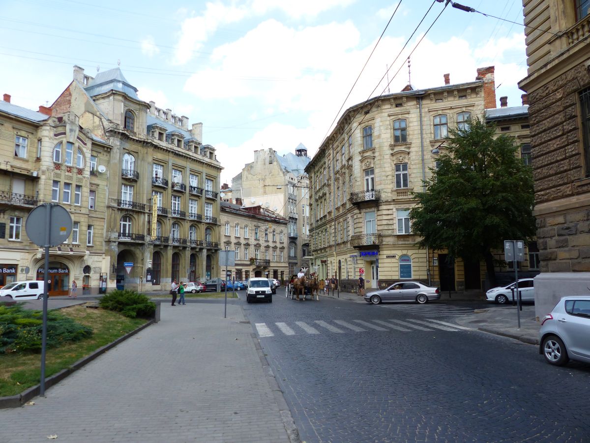 Lystopadovoho Strasse Chinu, Lviv (Lemberg), Ukraine 04-09-2016.

Lystopadovoho straat Chinu, Lviv, Oekrane 04-09-2016.