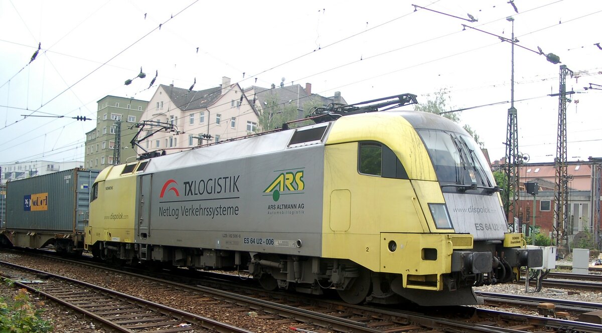 LZB 182 506-6  ES 64 U2 - 006  Siemens Dispolok ARS Altmann AG mit Containerzug in Ulm am 02.06.2007.