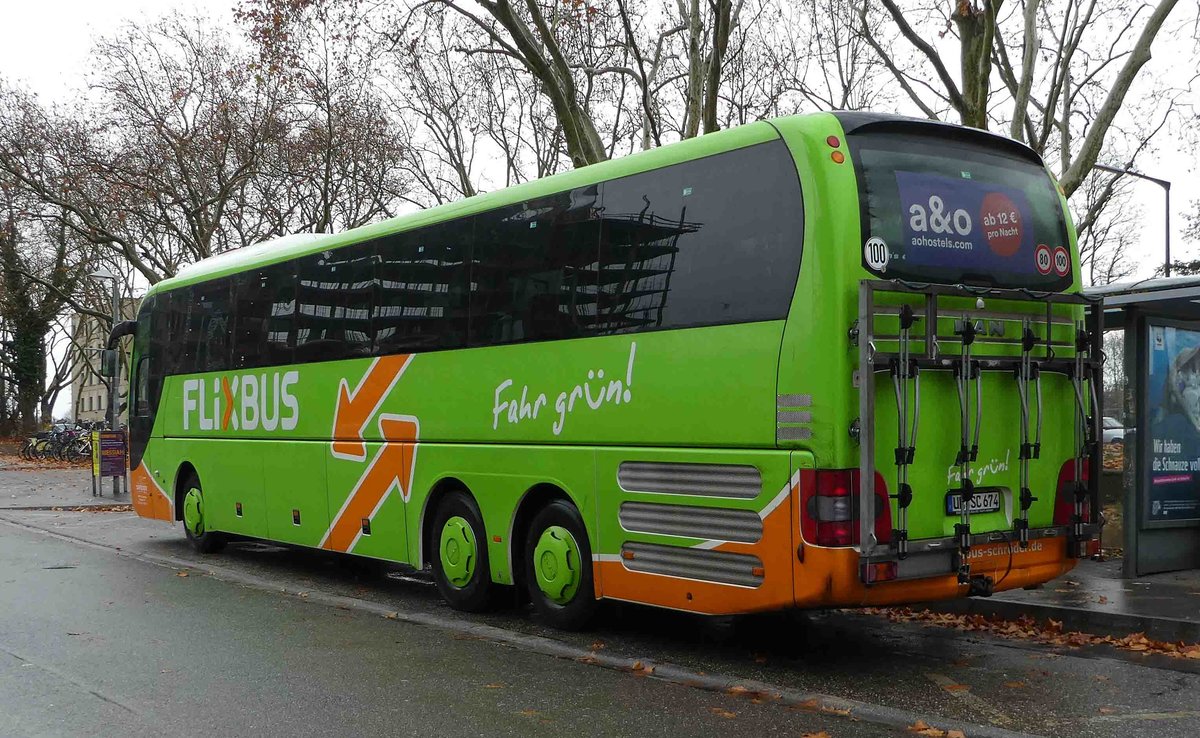MAN als Flixbus von SCHR�DER-Reisen �bernimmt am HBF Karlsruhe neue Fahrg�ste, 12-2018