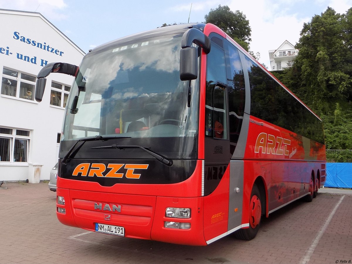 MAN Lion's Coach von Arzt aus Deutschland im Stadthafen Sassnitz. 