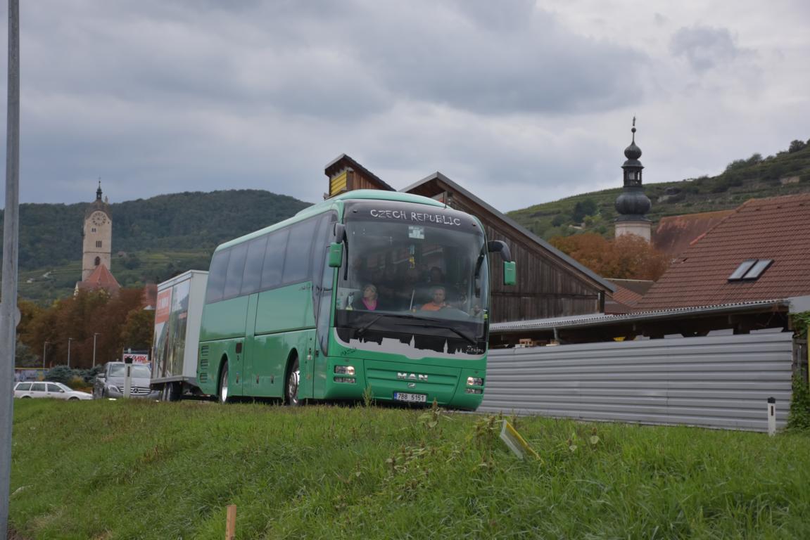 MAN Lion`s Coach aus der CZ mit Radanhnger 09/2017 in Krems.