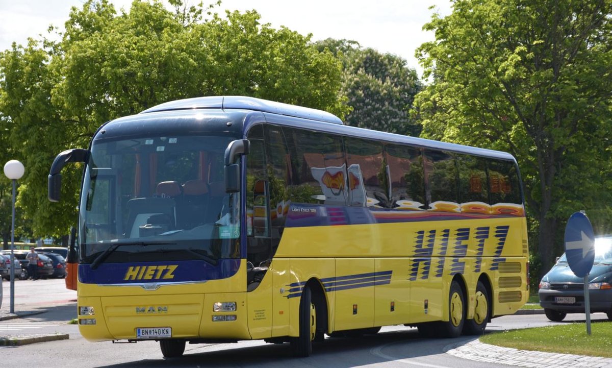 MAN Lion`s Coach von HIETZ Reisen aus Nieder�sterreich in Krems.