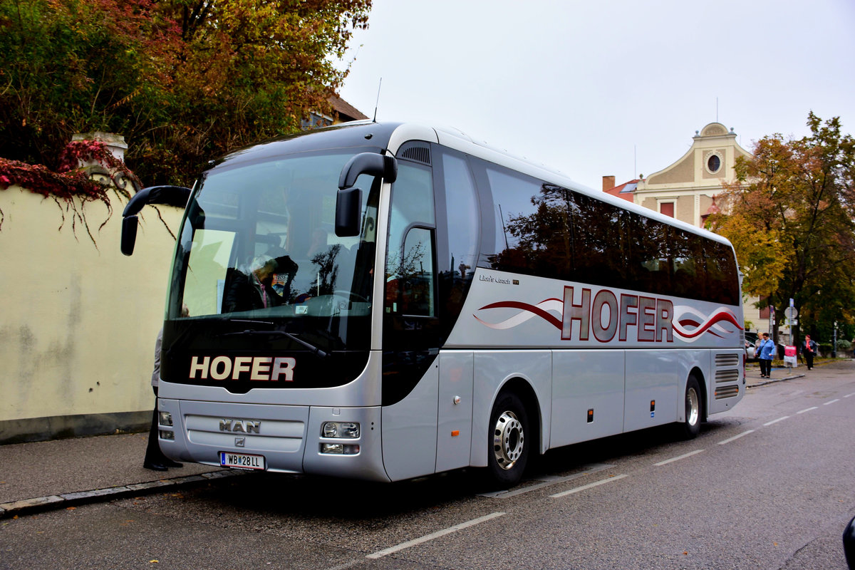MAN Lion`s Coach von Hofer Reisen aus �sterreich in Krems.
