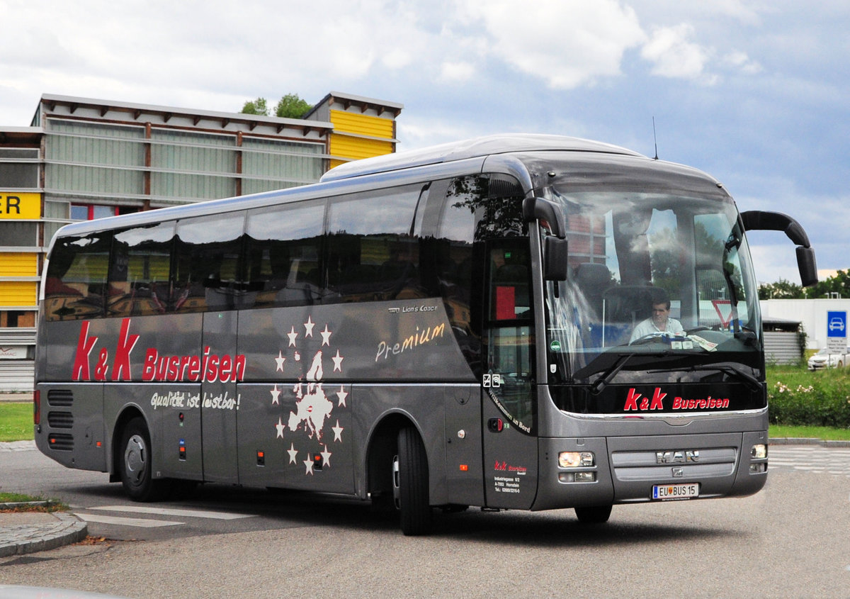 MAN Lions Coach von K & K Busreisen aus �sterreich in Krems gesehen.