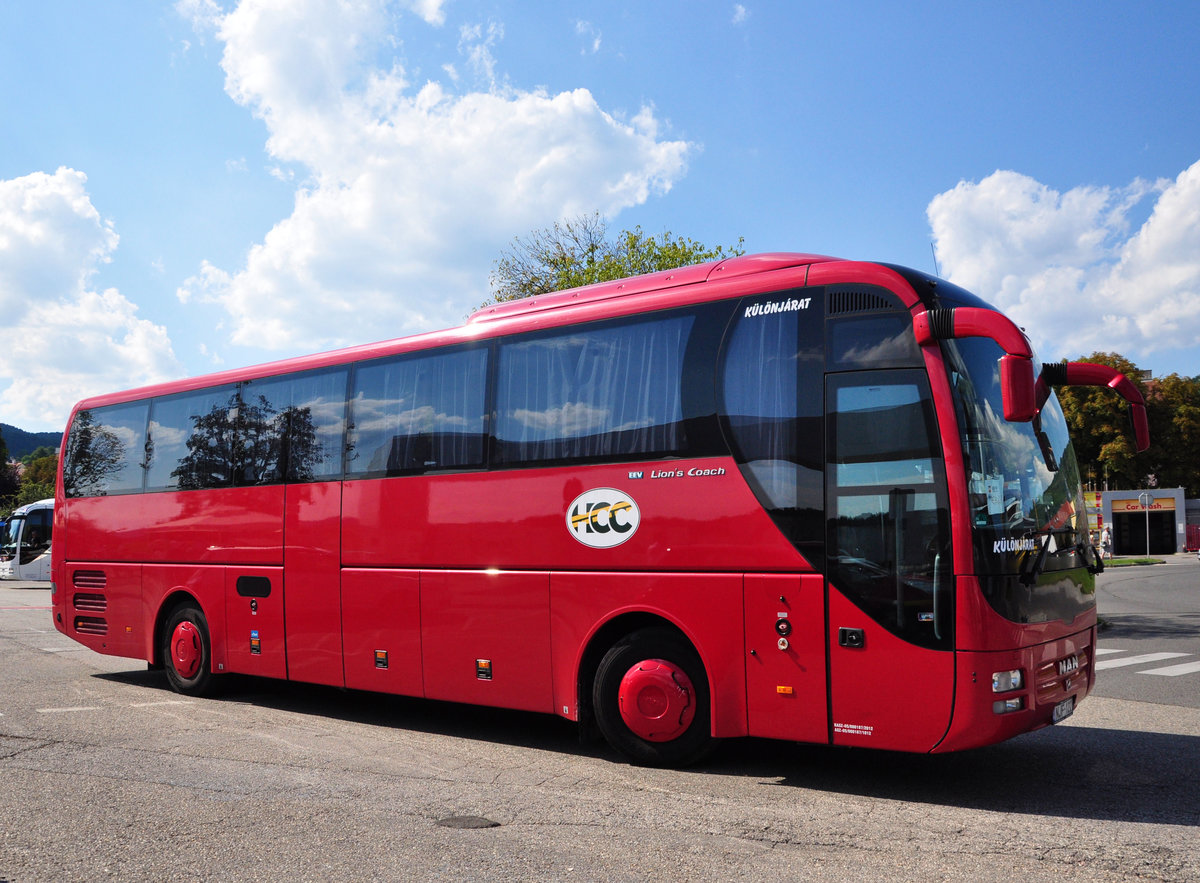 MAN Lions Coach von K�l�njarat aus Ungarn in Krems gesehen.