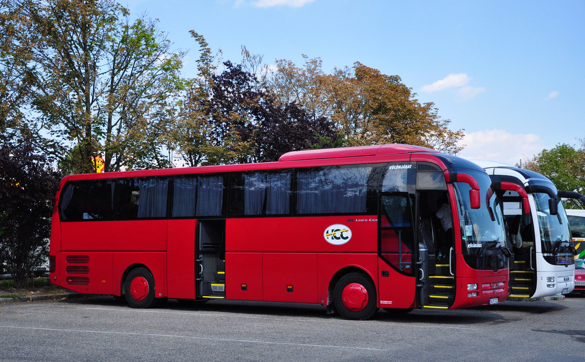 MAN Lions Coach von K�l�njarat aus Ungarn in Krems gesehen.