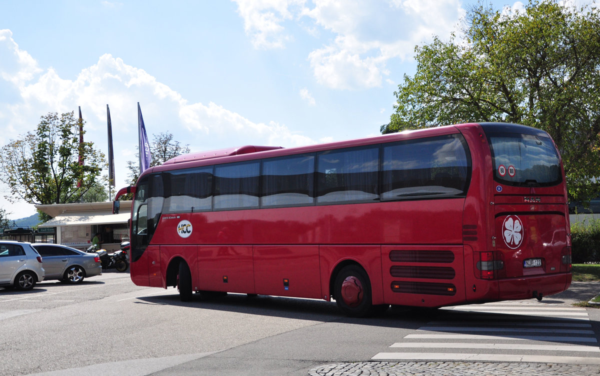MAN Lions Coach von K�l�njarat aus Ungarn in Krems gesehen.
