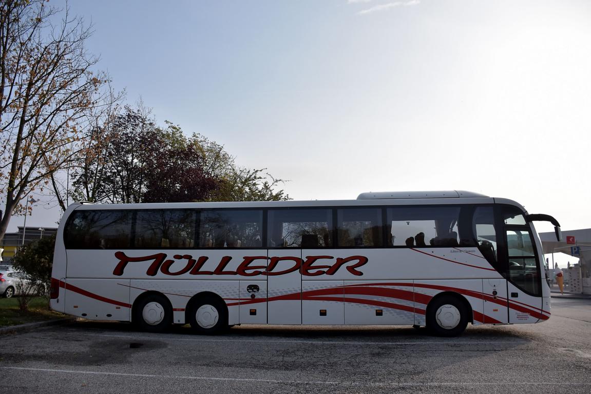 MAN Lion`s Coach von Mlleder Reisen aus sterreich 09/2017 in Krems.