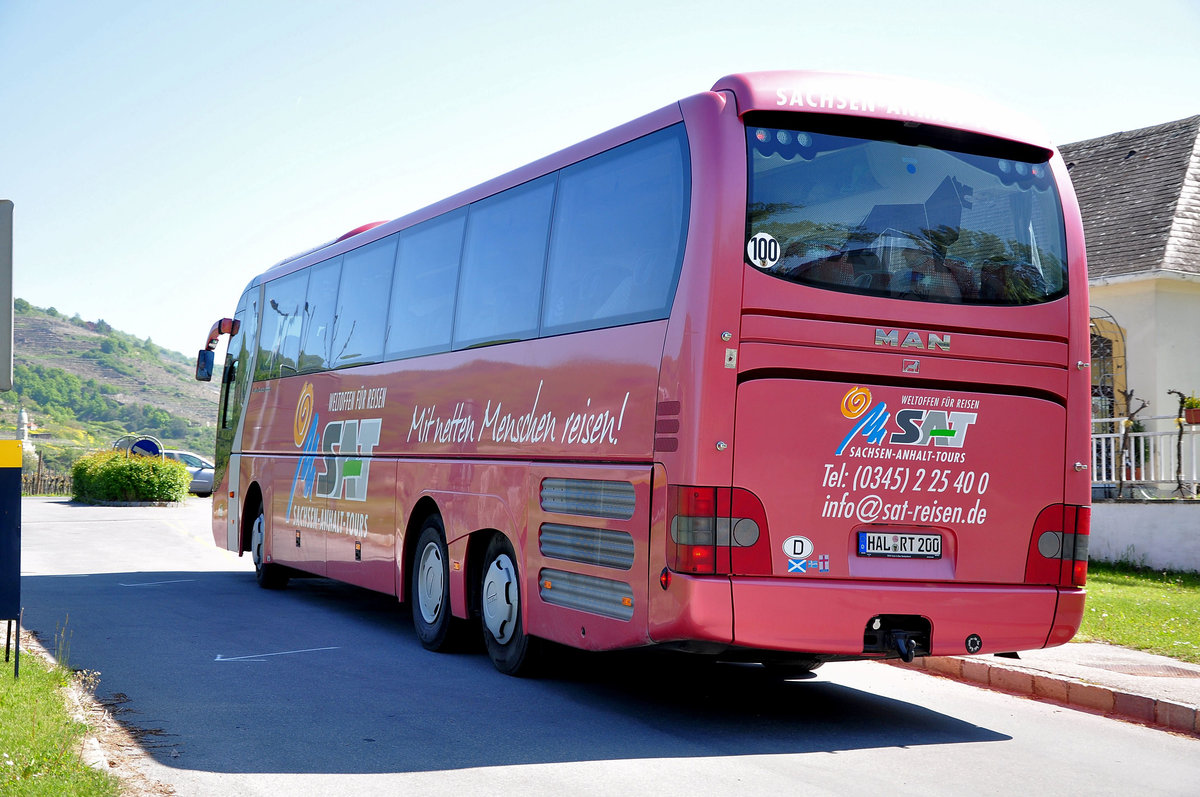 MAN Lions Coach von Reise-Bus-Service aus der BRD in D�rnstein/Nieder�sterreich gesehen.
