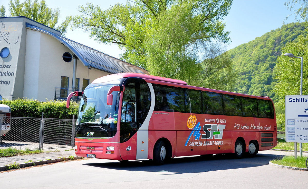 MAN Lions Coach von Reise-Bus-Service aus der BRD in D�rnstein/Nieder�sterreich gesehen.