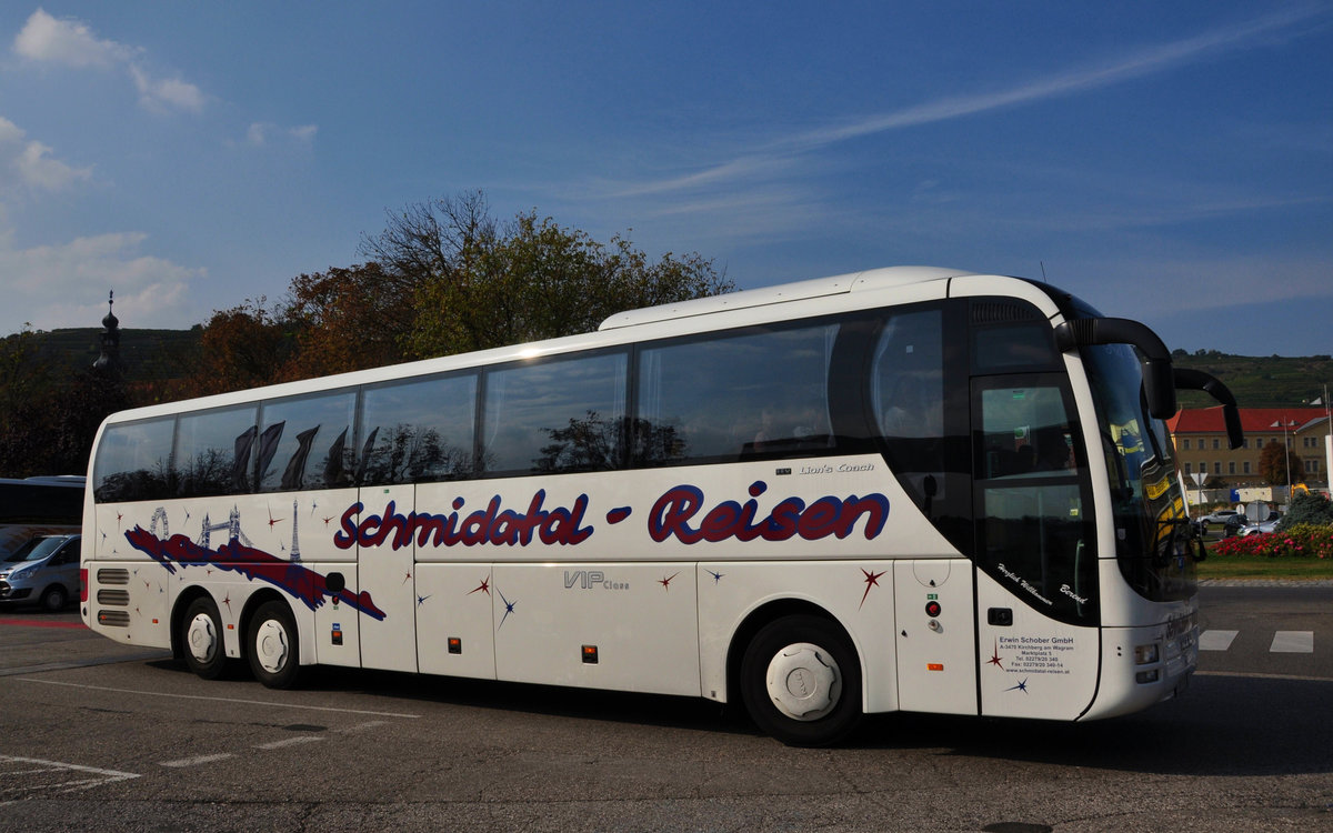 MAN Lion`s Coach von  Schmidatal Reisen  Erwin Schober aus �sterreich in Krems.