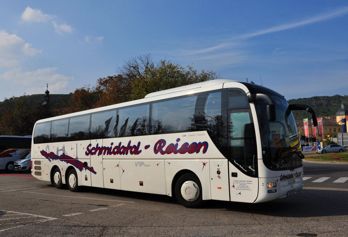 MAN Lion`s Coach von  Schmidatal Reisen  Erwin Schober aus �sterreich in Krems.