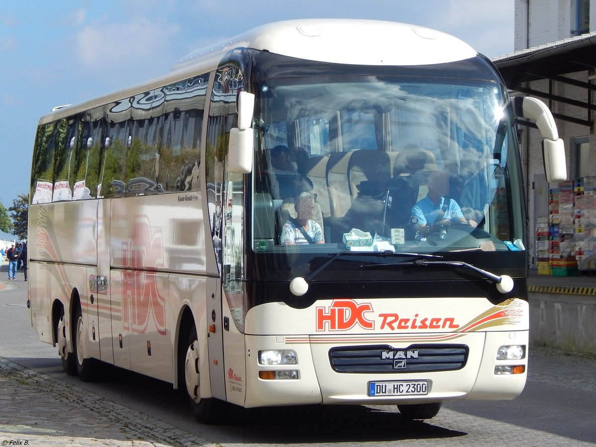 MAN Lion's Coach Supreme von HDC-Reisen aus Deutschland im Stadthafen Sassnitz. 