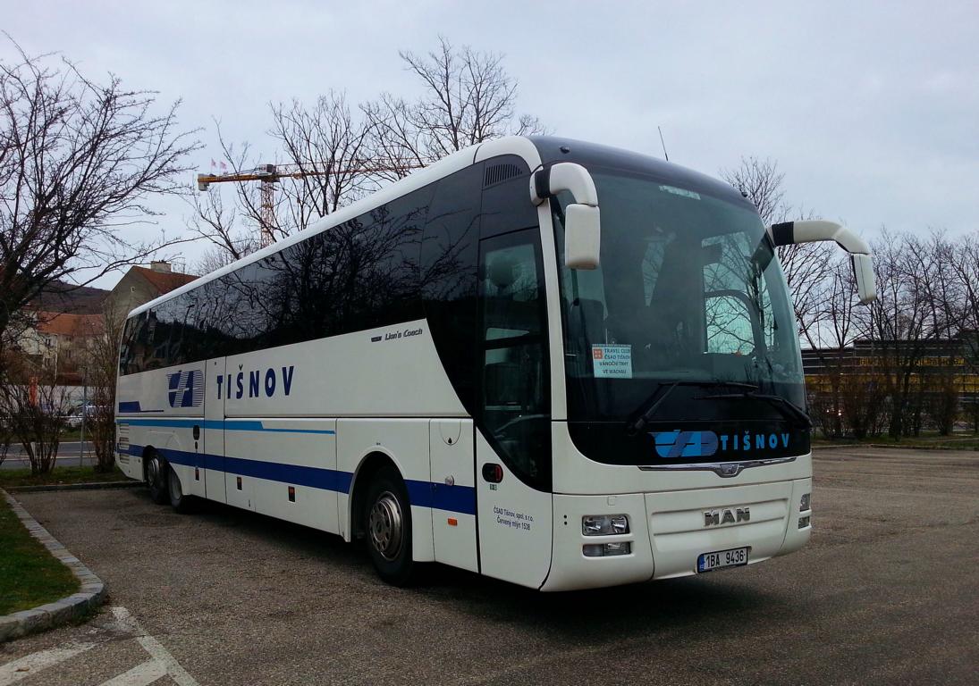 MAN Lion`s Coach von Tisnov Reisen aus der CZ im Dez. 2017 in Krems.