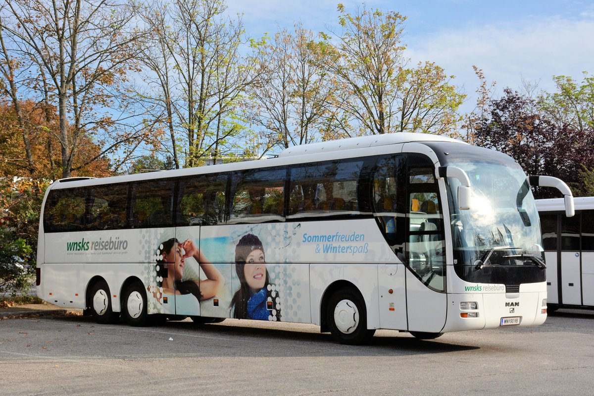 MAN Lions Coach von wnsks aus Nieder�sterreich in Krems gesehen.