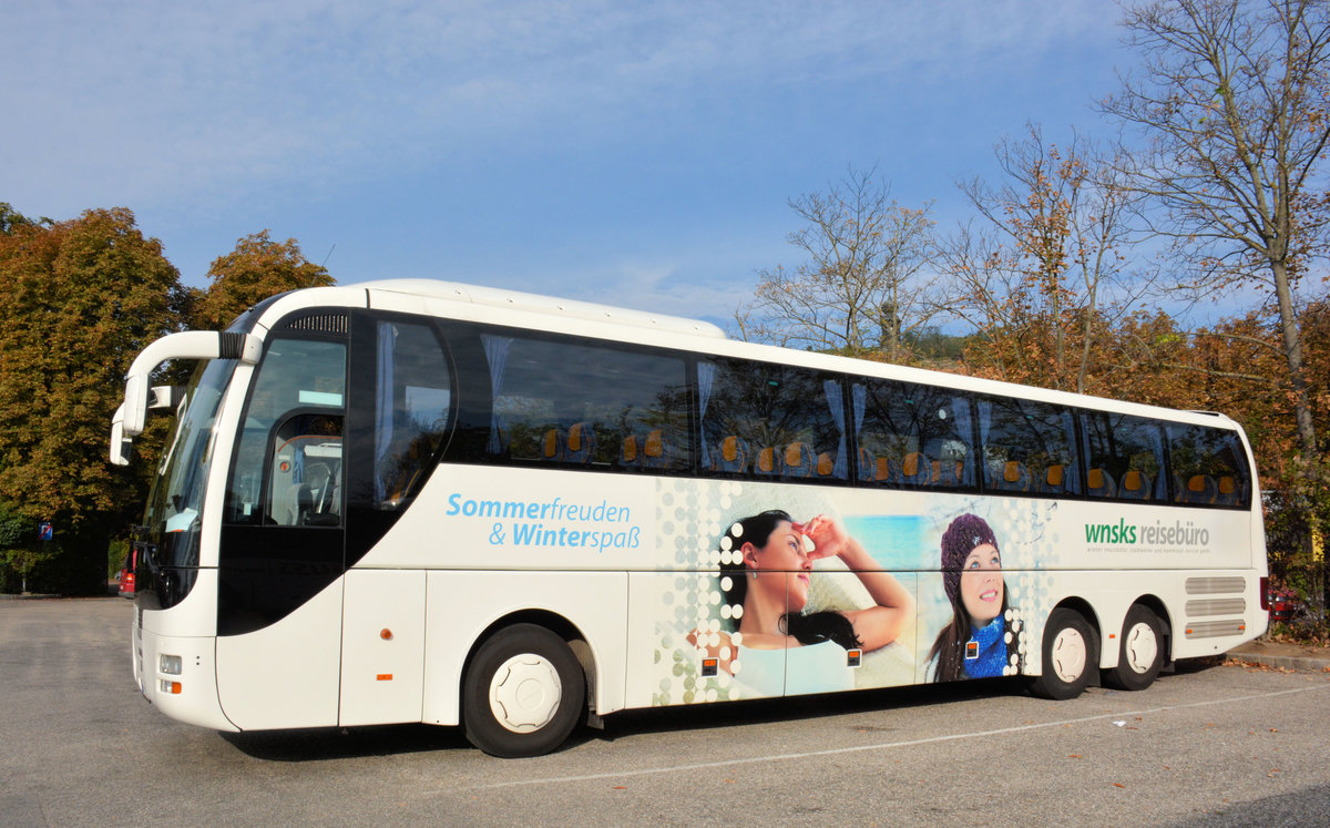 MAN Lions Coach von wnsks aus Nieder�sterreich in Krems gesehen.