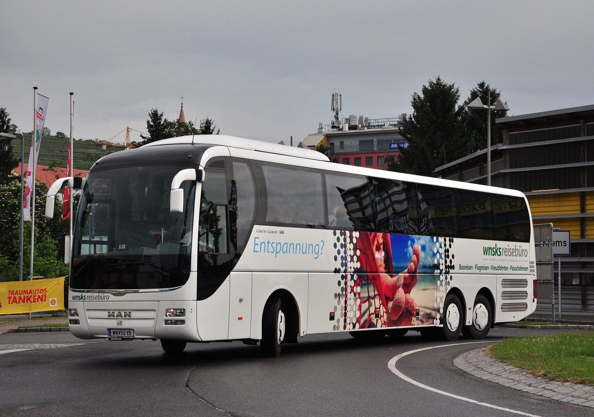 MAN Lions Coach vom  wnsks Reiseb�ro aus Nieder�sterreich im Mai 2015 in Krems unterwegs.