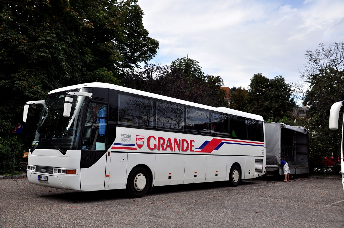 MAN Lions Star mit Radanh�nger aus der CZ am 21.9.2014 in Krems.