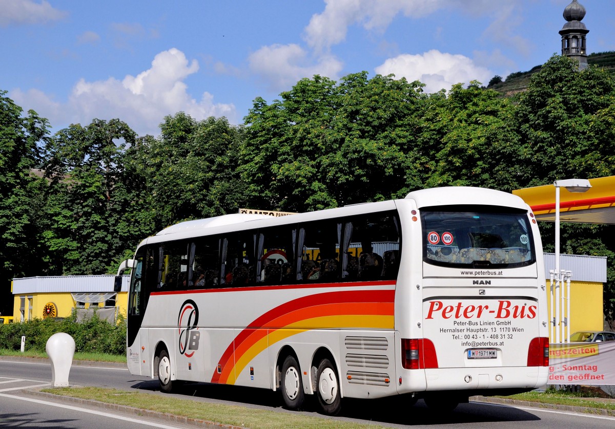 MAN von PERTER-BUS aus �sterreich am 12.7.2013 in Krems an der Donau.
