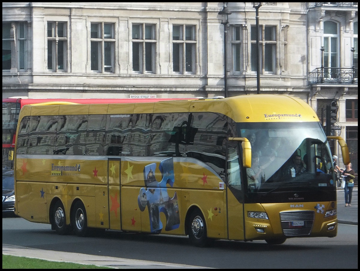 MAN Tata Hispano von Europamundo aus Spanien in London.