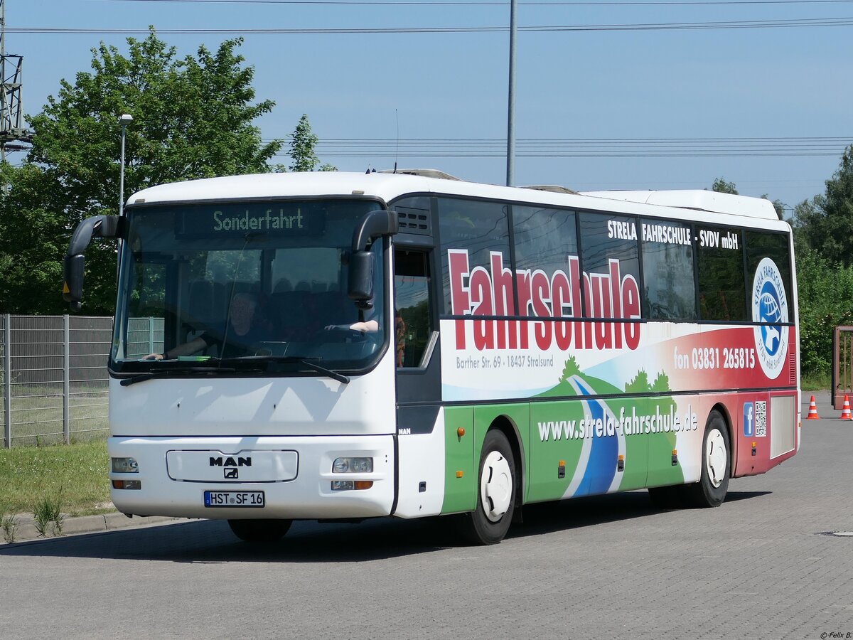 MAN ÜL 313 (ex LeoBus _ L-VR 5096) der Strela Fahrschule aus Deutschland in Stralsund.