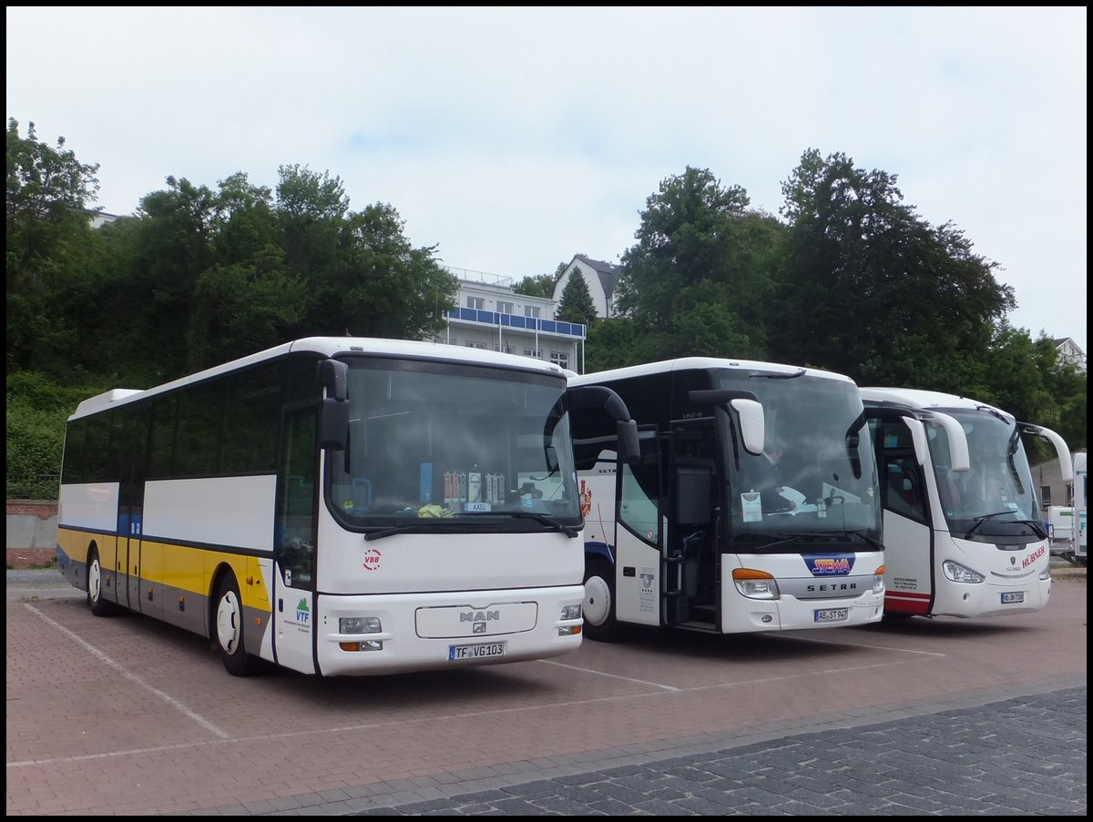 MAN �L 353 der Verkehrsbetriebe Teltow-Fl�ming und Setra 415 GT-HD von Stewa aus Deutschland und Scania Irizar von H�bner aus Deutschland im Stadthafen Sassnitz.