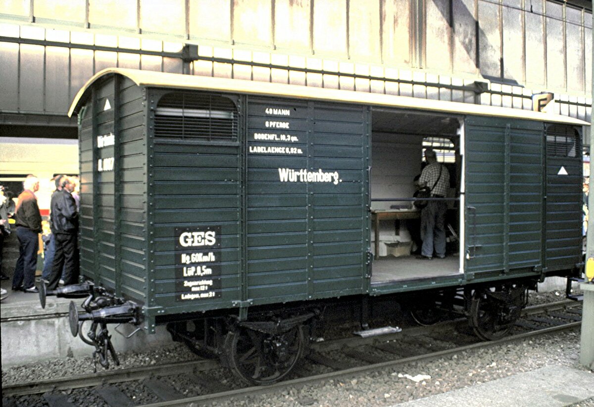 Mannschafts- und Pferdewagen der GES in Stuttgart am 22.10.1995.