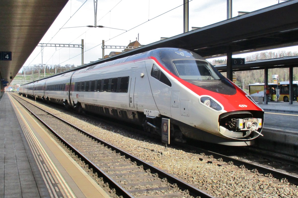 'Maul auf!' Und SBB 503 015 gehört das befehl in Spiez am 30 Dezember 2018.