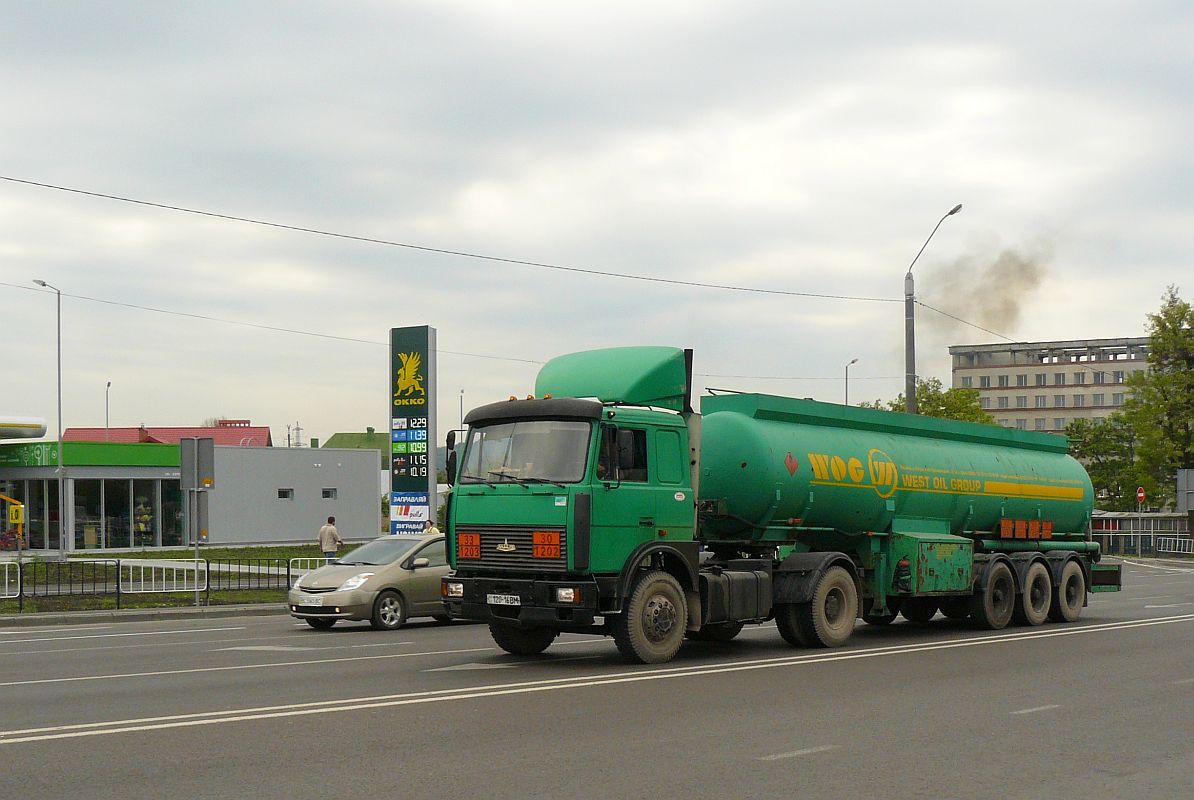 MAZ Tankwagen Vul. Bohdana Khmel'nyts'koho Lviv, Ukraine 30-05-2012.