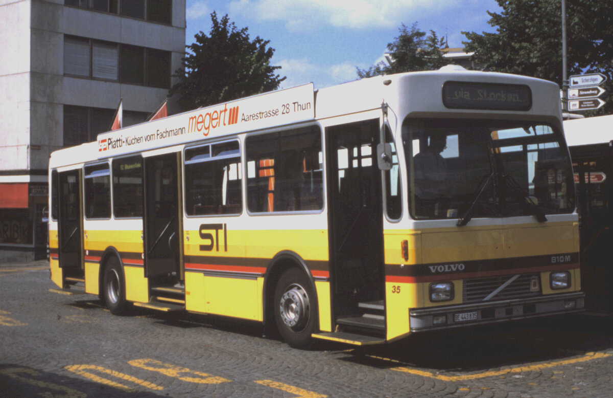 (MB-024) - Aus dem Archiv: STI Thun - Nr. 35/BE 443'835 - Volvo/R&J (ex SAT Thun Nr. 35) um 1999 beim Bahnhof Thun