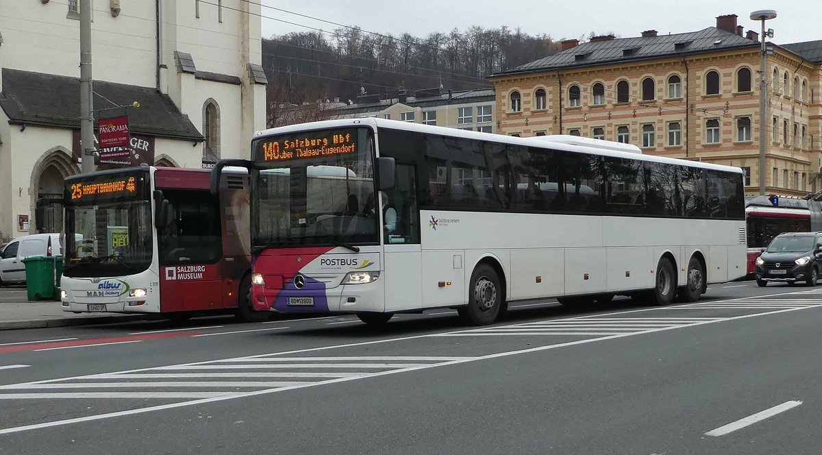 MB Integro als Postbus von Salzburgverkehr Linie 140 unterwegs in Salzburg im Dezember 2018