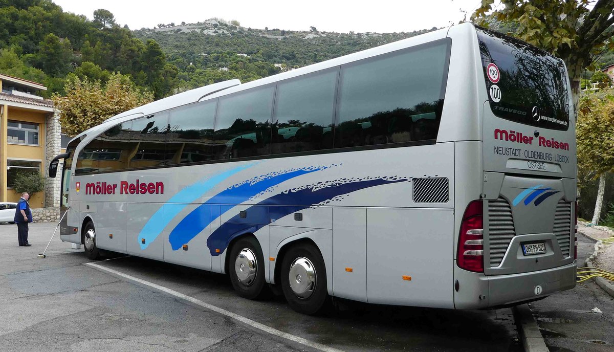 MB Travego von  M�LLER-REISEN  gesehen in Menton/F im September 2017