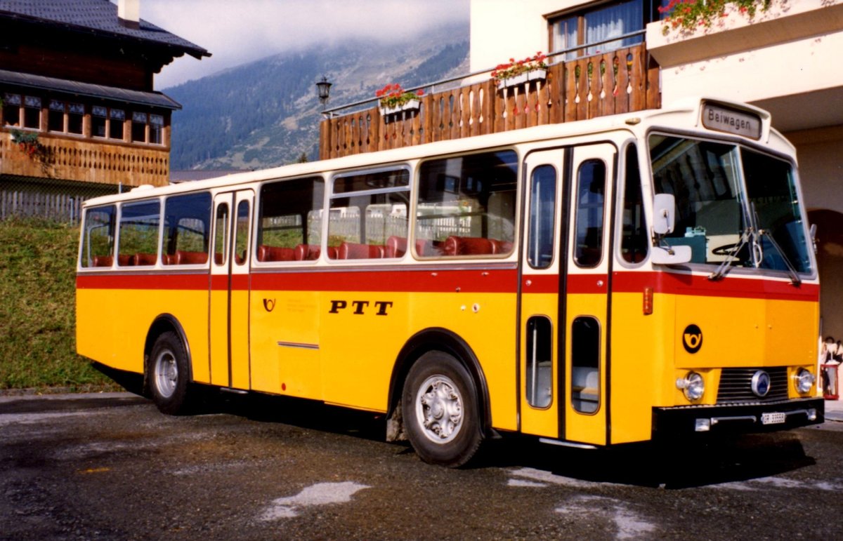(MD304) - Aus dem Archiv: Bearth, Brigels - Nr. 4/GR 33'558 - Saurer/T�scher (ex Zazzi, Disentis) um 1990 in Brigels