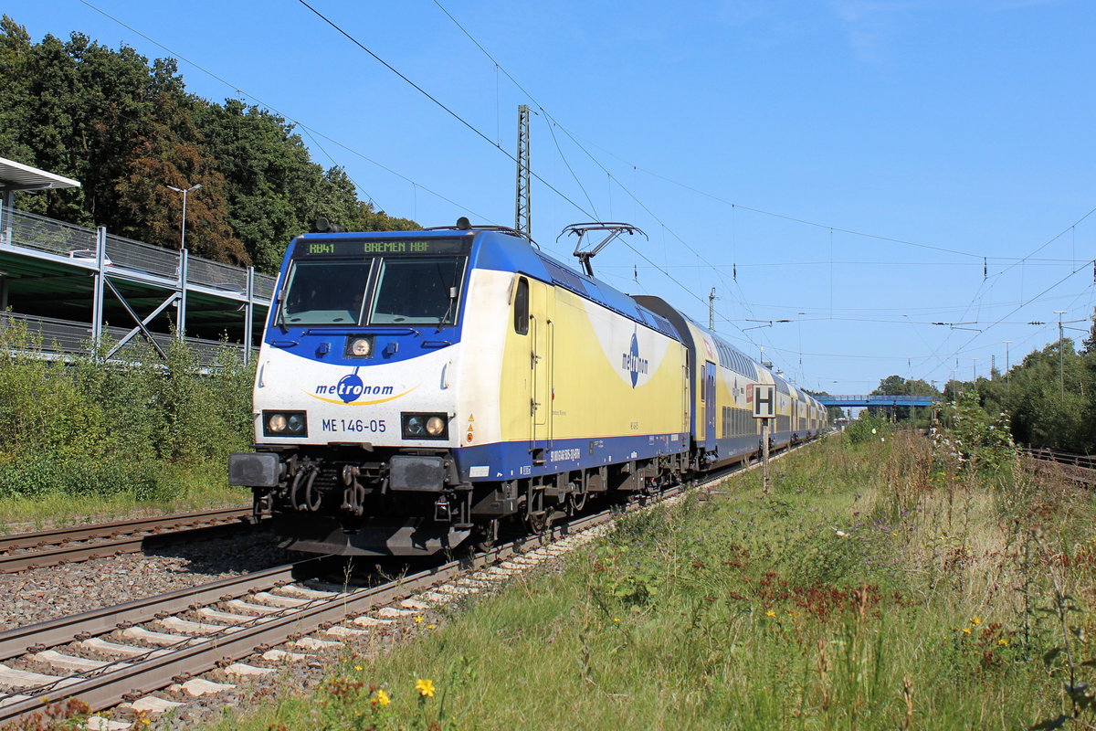ME 146-05 fährt in den Tostedter Bahnhof ein. Datum: 14.09.2020