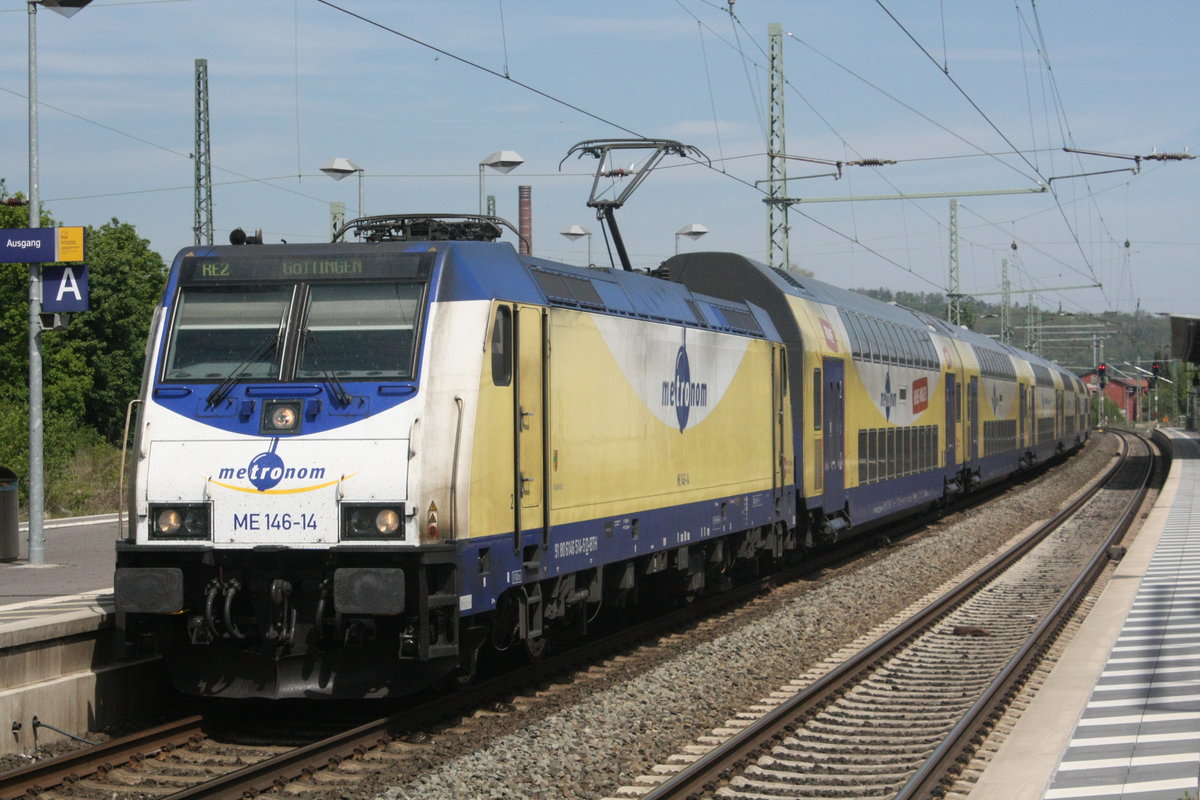 ME 146-14 mit dem RE2 mit ziel G�ttingen im Bahnhof Northeim(Han) am 8.5.20
