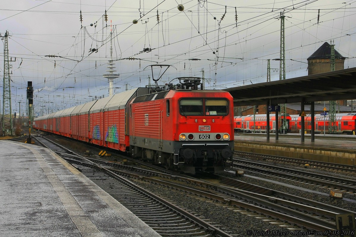 MEG 602 mit Autotransportzug am 02.03.2016 in Bremen Hbf auf dem Weg nach Süden