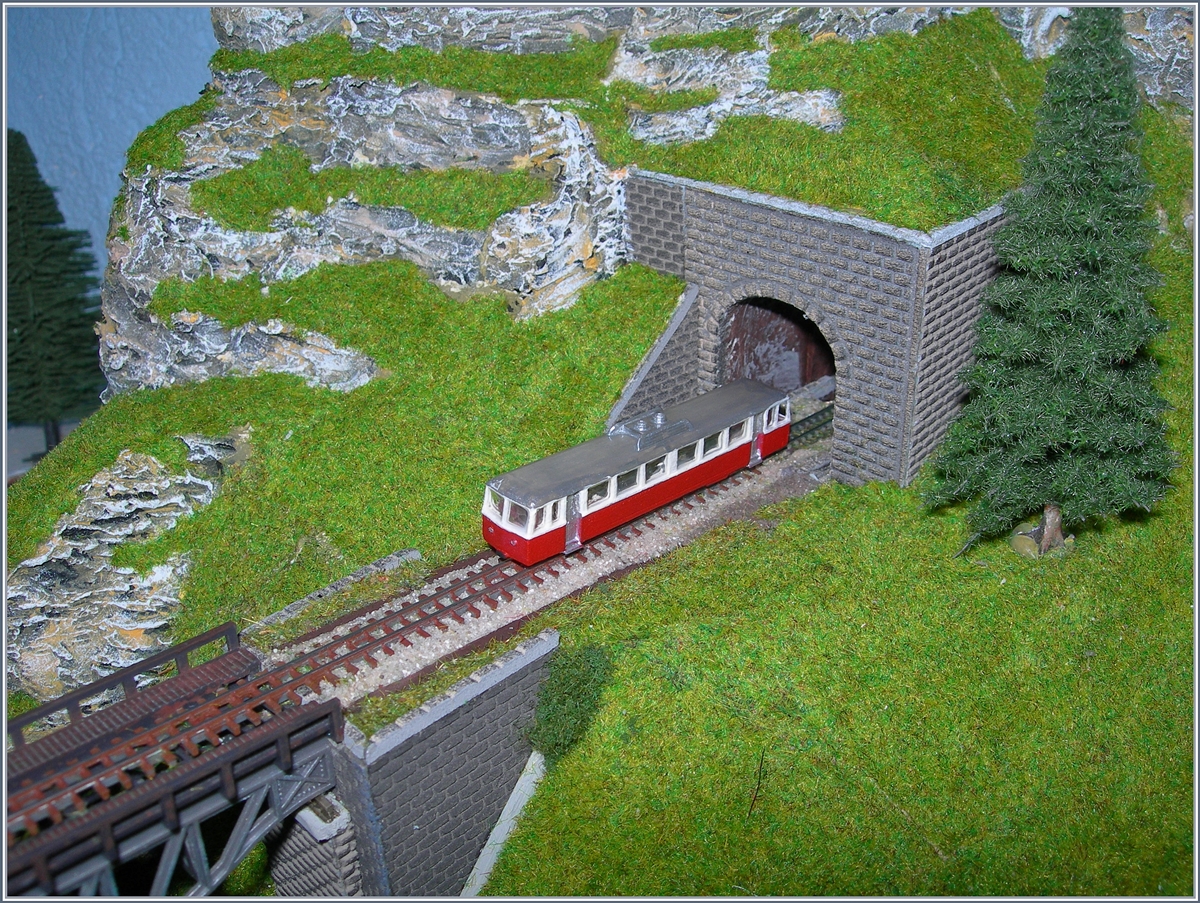 Mein Monte Generoso Bhm 2/4 meiner Modellbahn.
Nenngrösse Ze / Massstab 1:220 / Spurweite 3 mm 30.01.2017