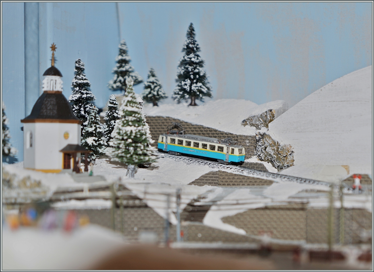 Mein Ze, Massstab 1 zu 2200 Spurweite 3 mm, Bhe 2/4 203 au meiner Z-Anlage.
März 2016