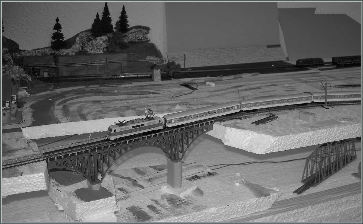 Meine Z-Bahn Anlage entsteht. 

12.01.2011