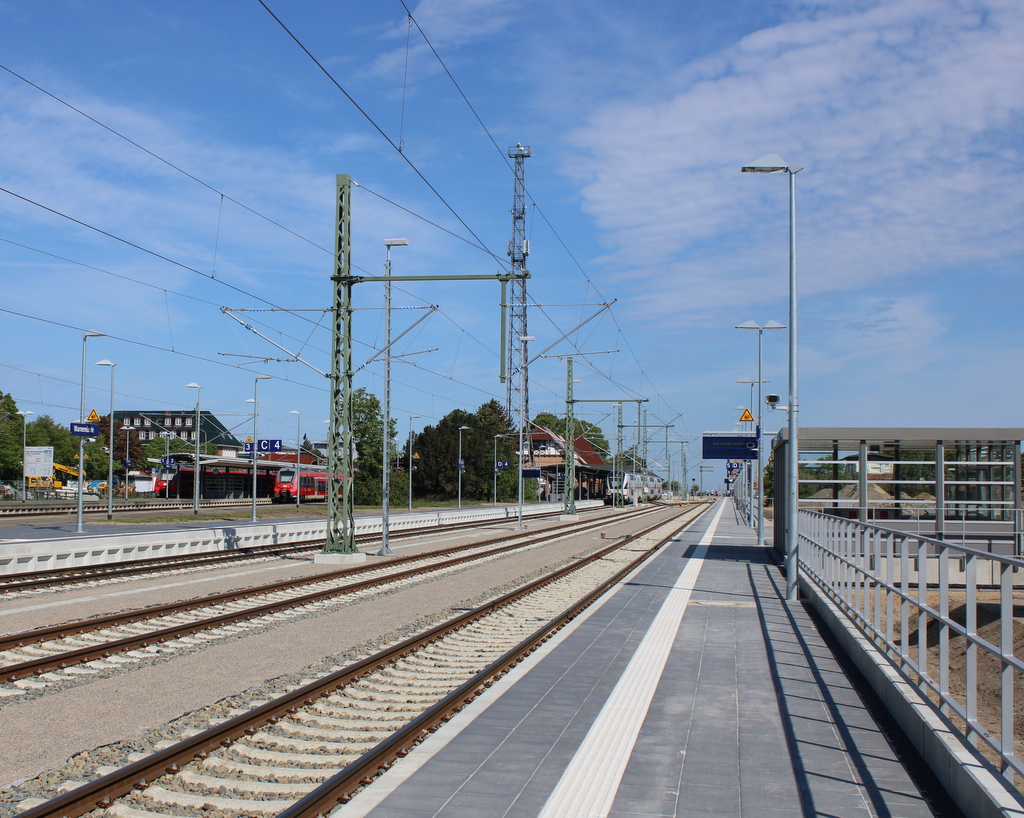 Menschen leer war der Bahnhof Warnemünde am Vormittag des 22.05.2020