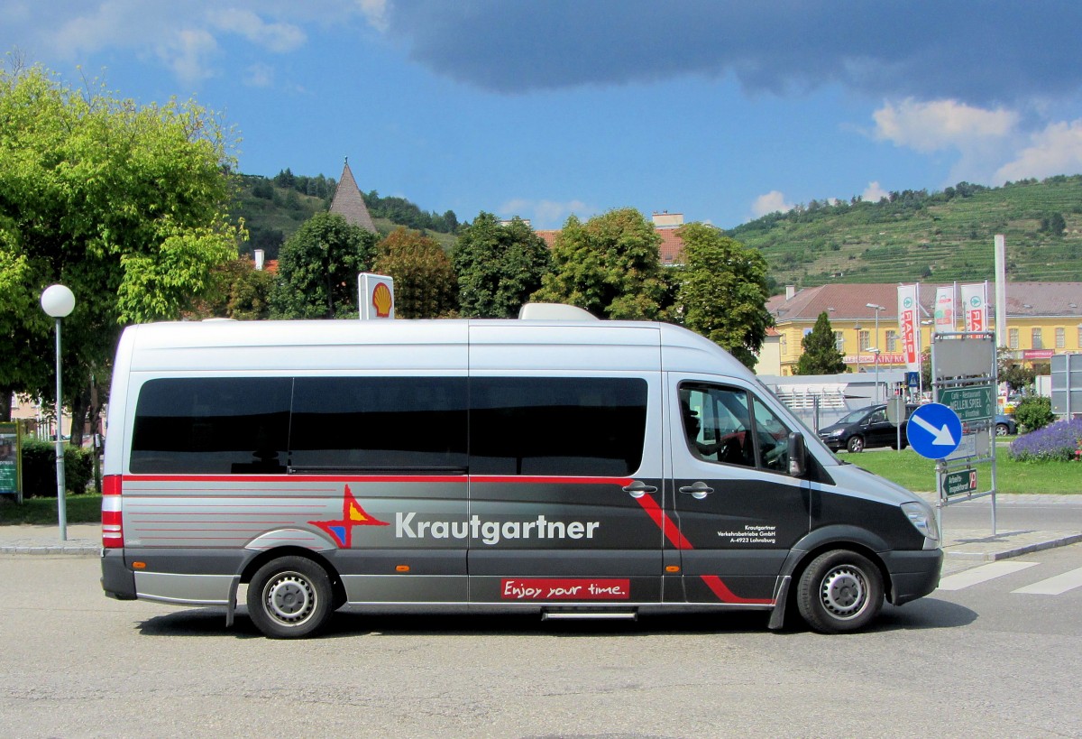 MERCEDES BENZ Kleinbus von KRAUTGARTNER Reisen / �sterreich am 30.8.2013 in Krems gewesen.