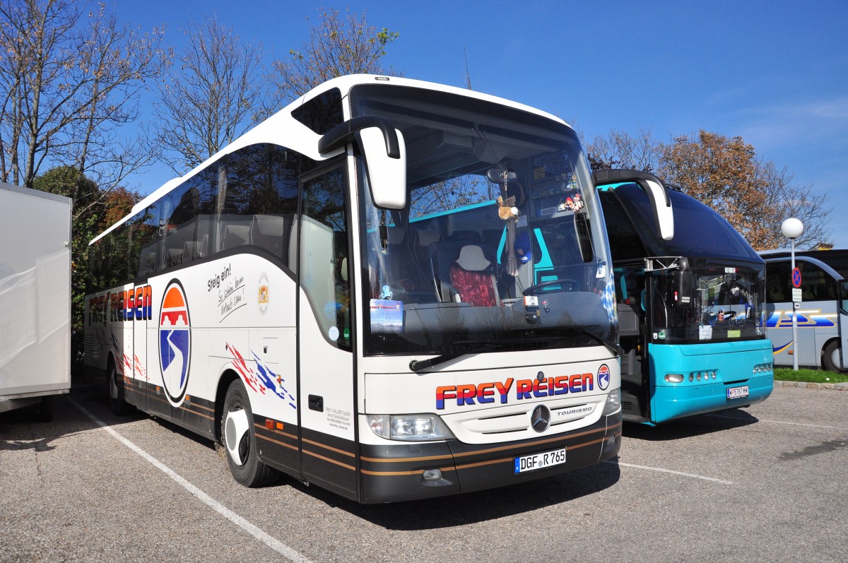 Mercedes Benz Tourismo von Frey Reisen aus der BRD am 28.9.2014 in Krems.