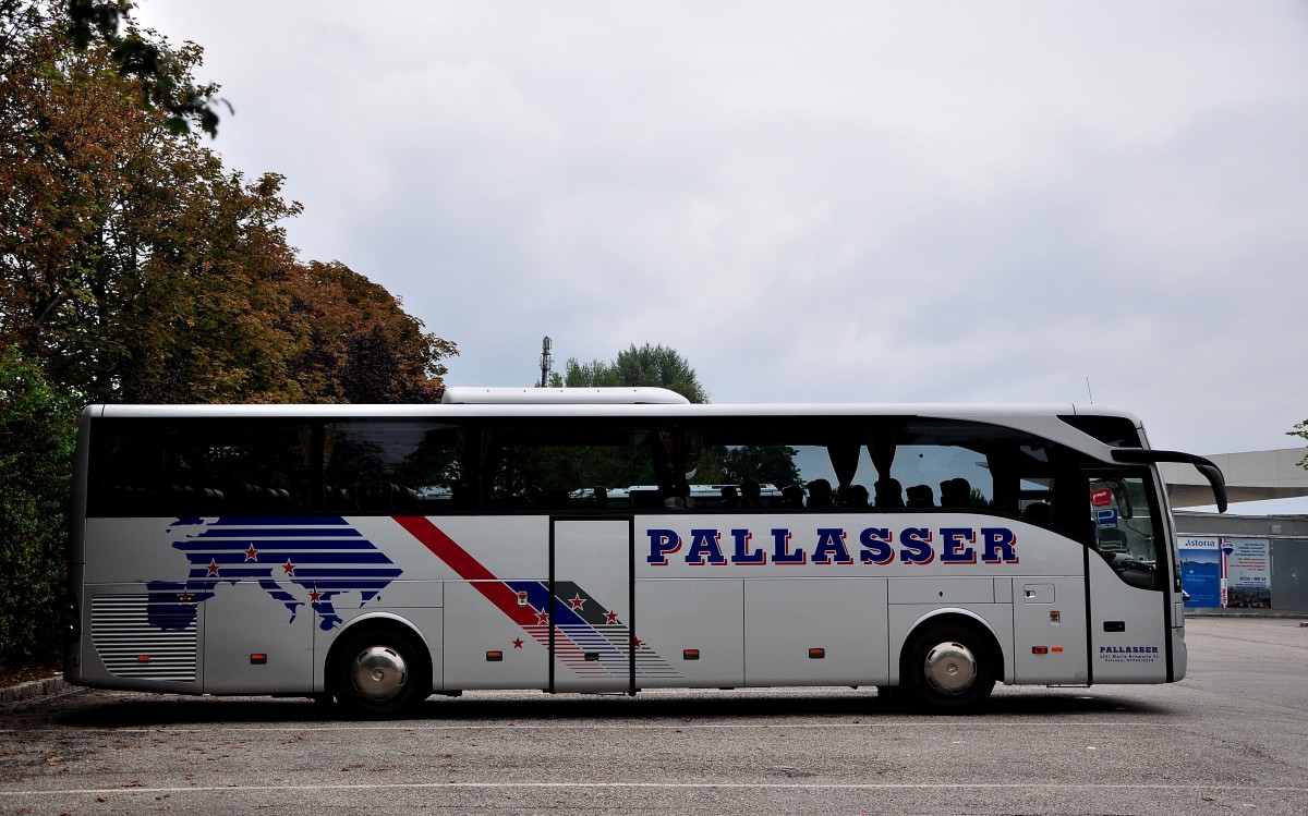 Mercedes Benz Tourismo von Pallasser Reisen aus sterreich am 1.August 2014 in Krems gesehen.