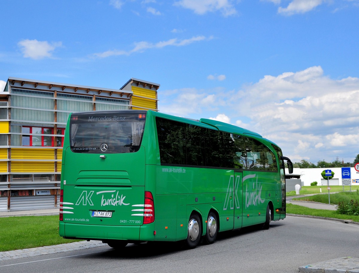 MERCEDES BENZ TRAVEGO von AK Reisen aus der BRD am 25.5.2013 in Krems.