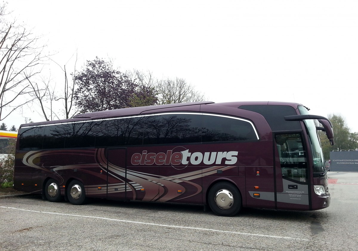 Mercedes Benz Travego von Eisele Reisen aus der BRD am 30.10.2014 in Krems.