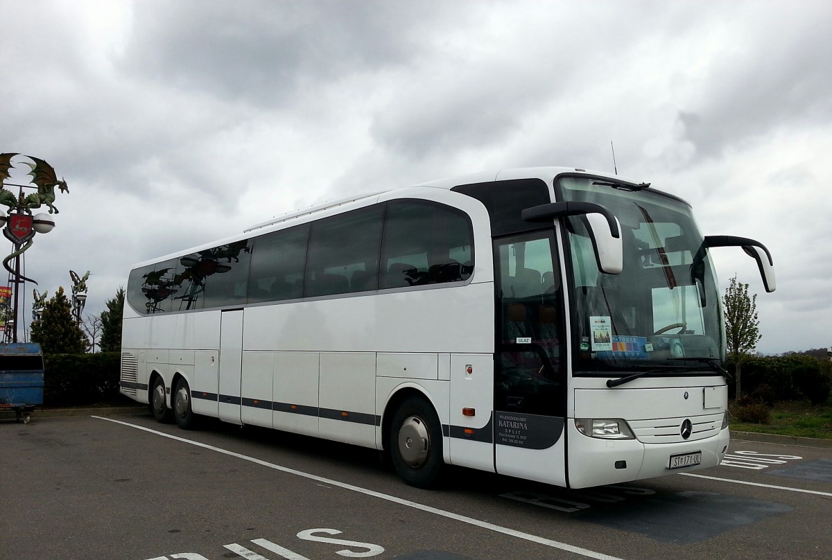 Mercedes Benz Travego von Katarina aus Split am 15.4.2014 bei Haugsdorf/Nieder�sterreich gesehen.