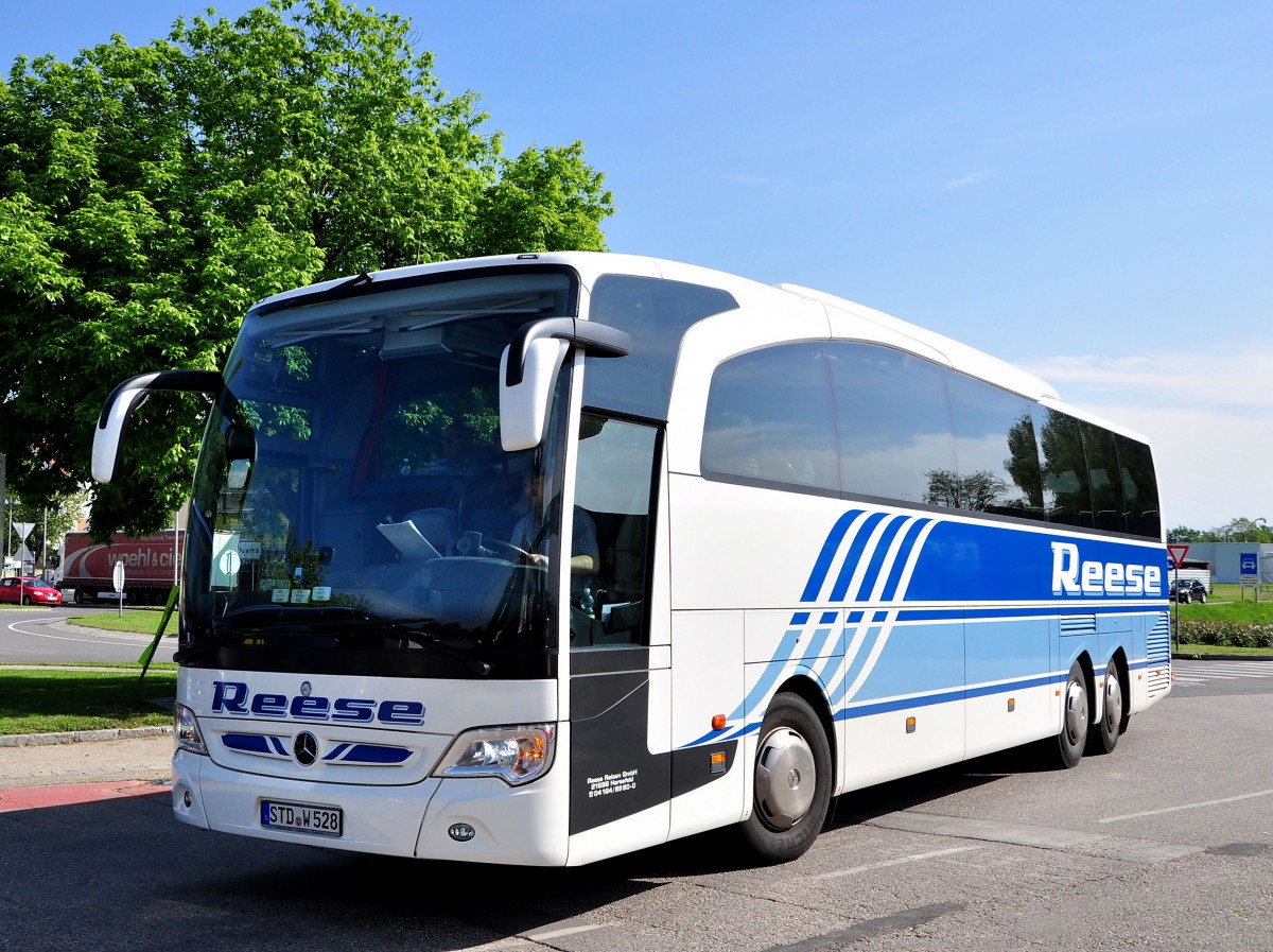 Mercedes Benz Travego von REESE aus der BRD am 8.5.2015 in Krems gesehen.