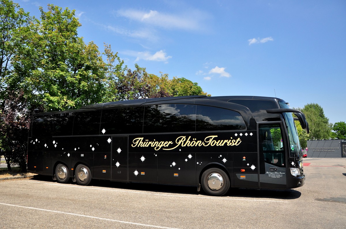 Mercedes Benz Travego der Thringer Rhn Reisen / BRD am 23.Juni 2014 in Krems gesehen.