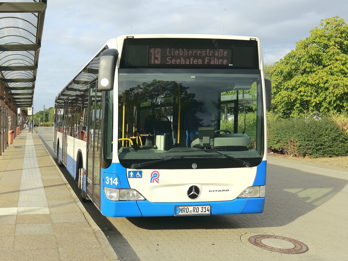 Mercedes Citaro II (314) an der Umsteigestelle Dierkower Kreuz der Rostocker Straßenbahn AG in Rostock am 28. August 2018.