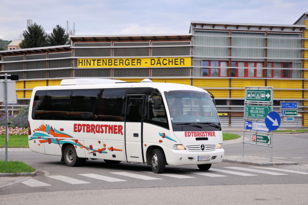  Mercedes Medio von Edtbrustner Reisen aus �sterreich am 20.9.2014 in Krems.